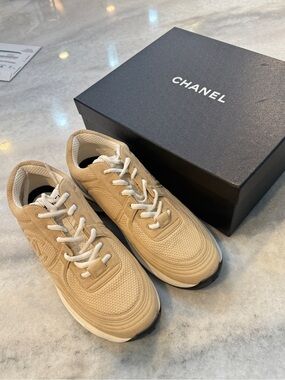 NIB Chanel Sneakers G45077 Beige/suede 41